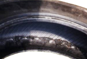 パンクしたタイヤ2